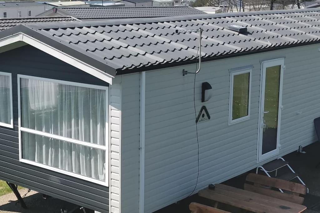 Sea Breeze, Modern, Cosy Holiday home *